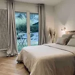 홈스테이 Les Hortensias Independante Avec Sdb Et Toilettes Privees Dans Maison En Foret Proche Du Golf Et De La Entree Independante Avec Acces Prive