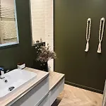 Les Hortensias Independante Avec Sdb Et Toilettes Privees Dans Maison En Foret Proche Du Golf Et De La Entree Independante Avec Acces Prive 홈스테이 *